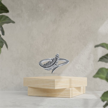 Leafy Grace Ring