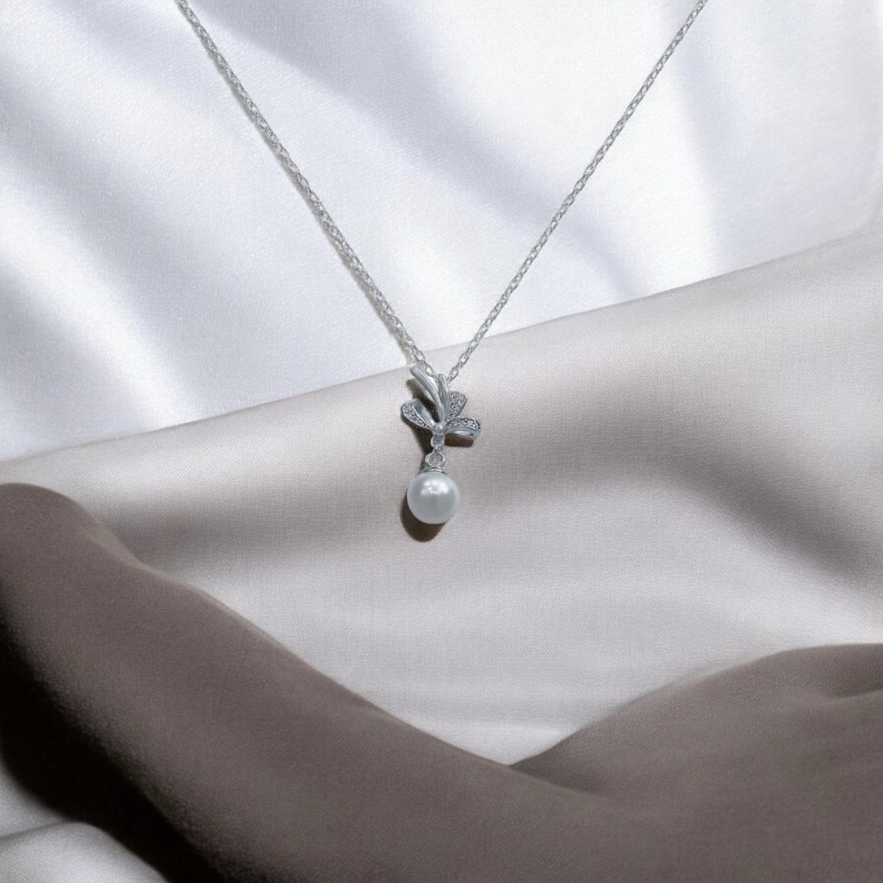 Ribboned Pearl Delight