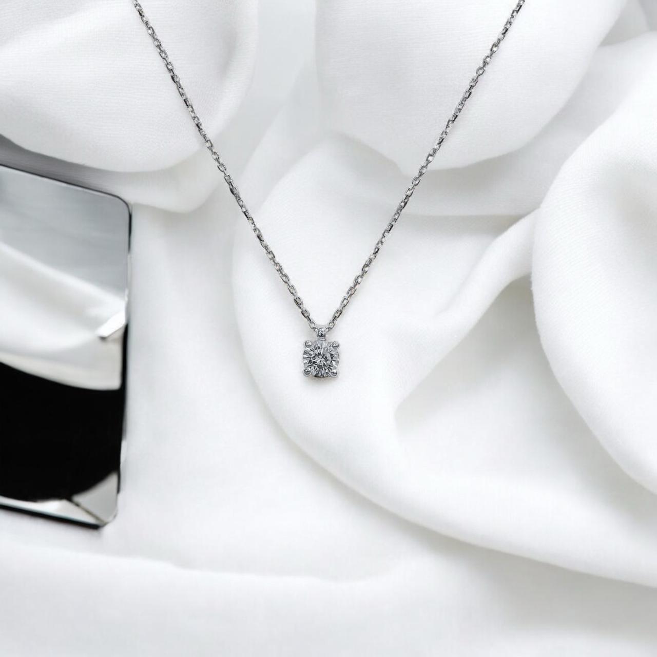 Minimalist Elegance Stud