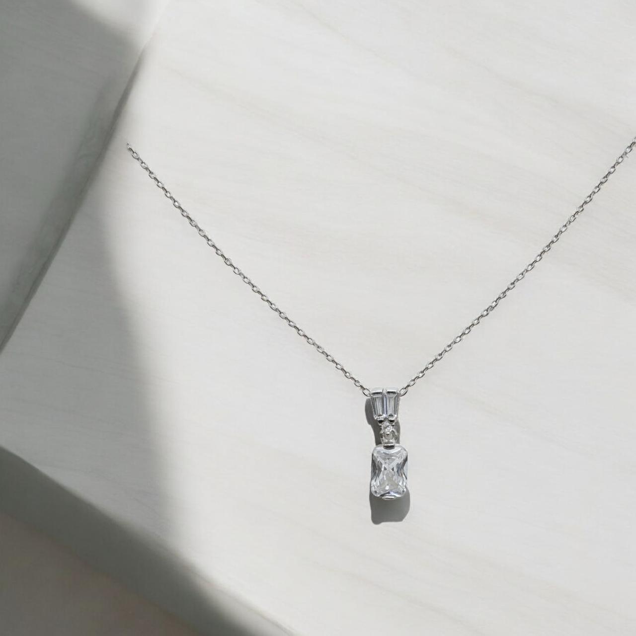 Emerald Radiance Pendant