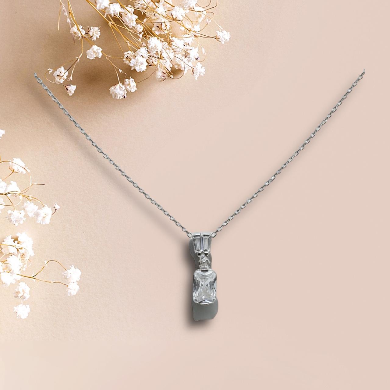 Emerald Radiance Pendant